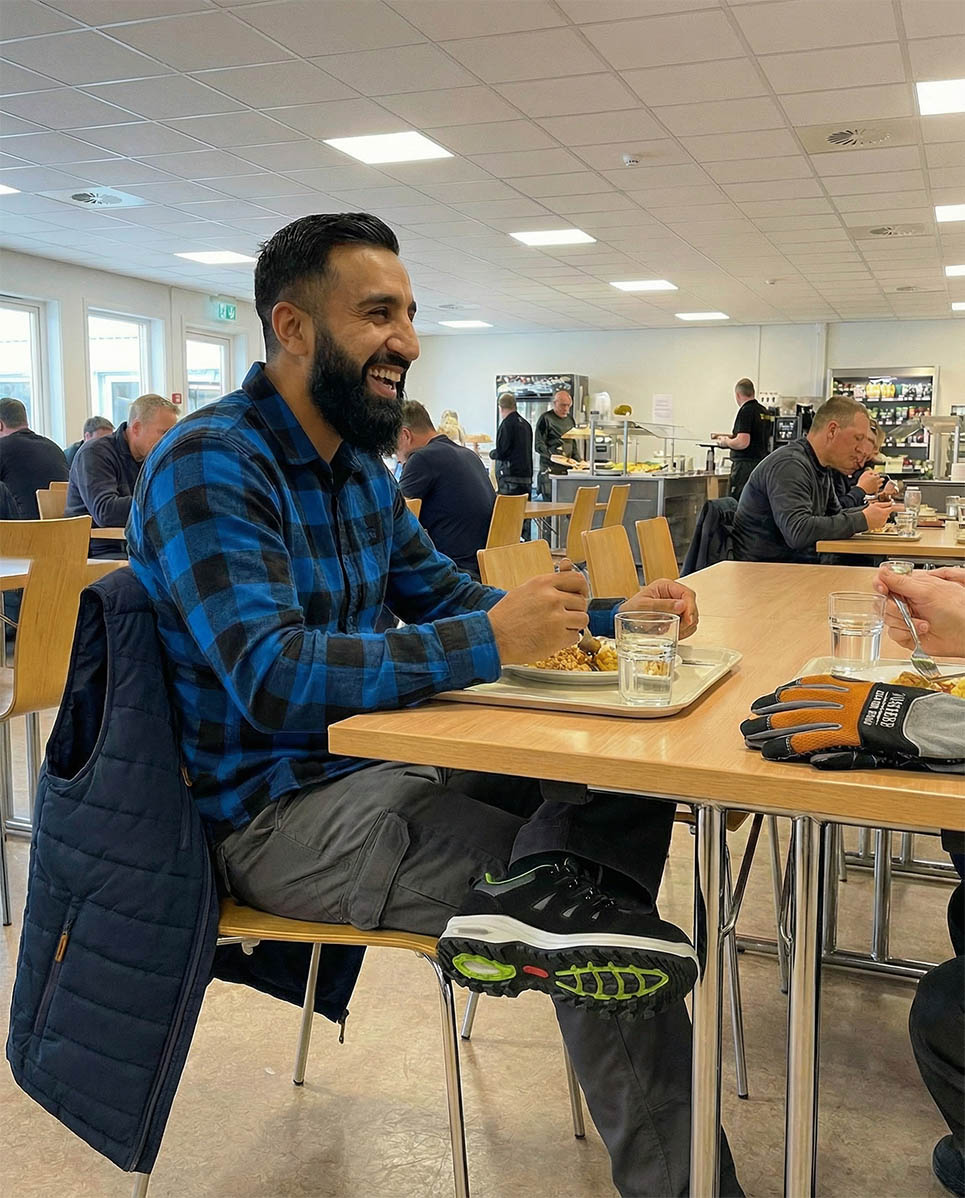 Slim aangevulde logistieke uitrusting: handschoenen, veiligheidshesjes en veiligheidsschoenen voor het magazijn