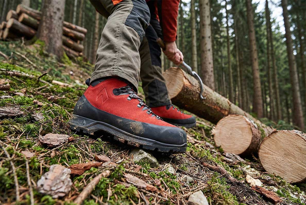 Hiking boots, Rote Stiefel, Outdoor footwear, Waldweg Schuhe, Gummierte Sohle