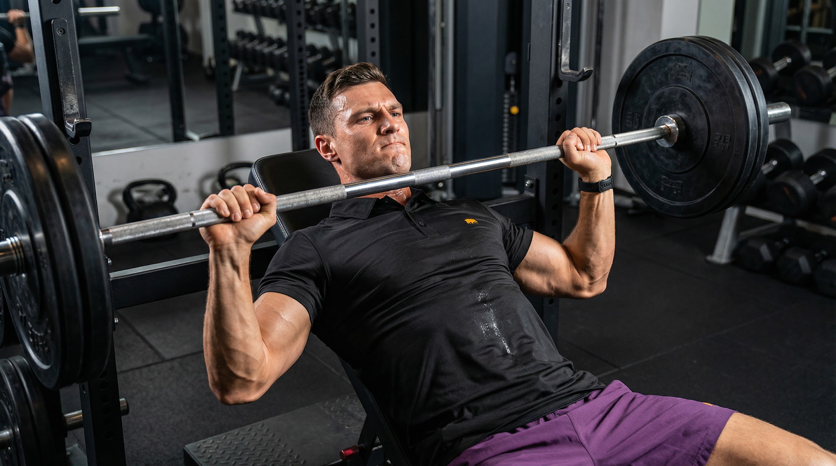 Absturzsicherung im Ger&uuml;stbau - Ger&uuml;stbauer mit PSAgA Auffanggurt und Y-Falld&auml;mpfer in der H&ouml;he