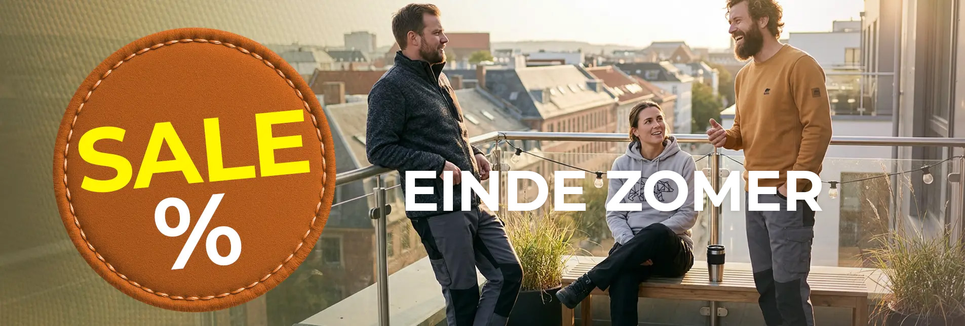 sale, promo, urban, drei personen, Dachterrasse